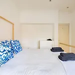 Stylish & Spacious Notting Hill Loft